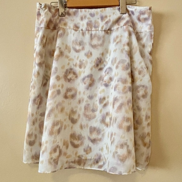 Ann Taylor| Light & Flowy Cream/Purple Pleated Lined Mini-Skirt Sz 10 - Picture 2 of 5